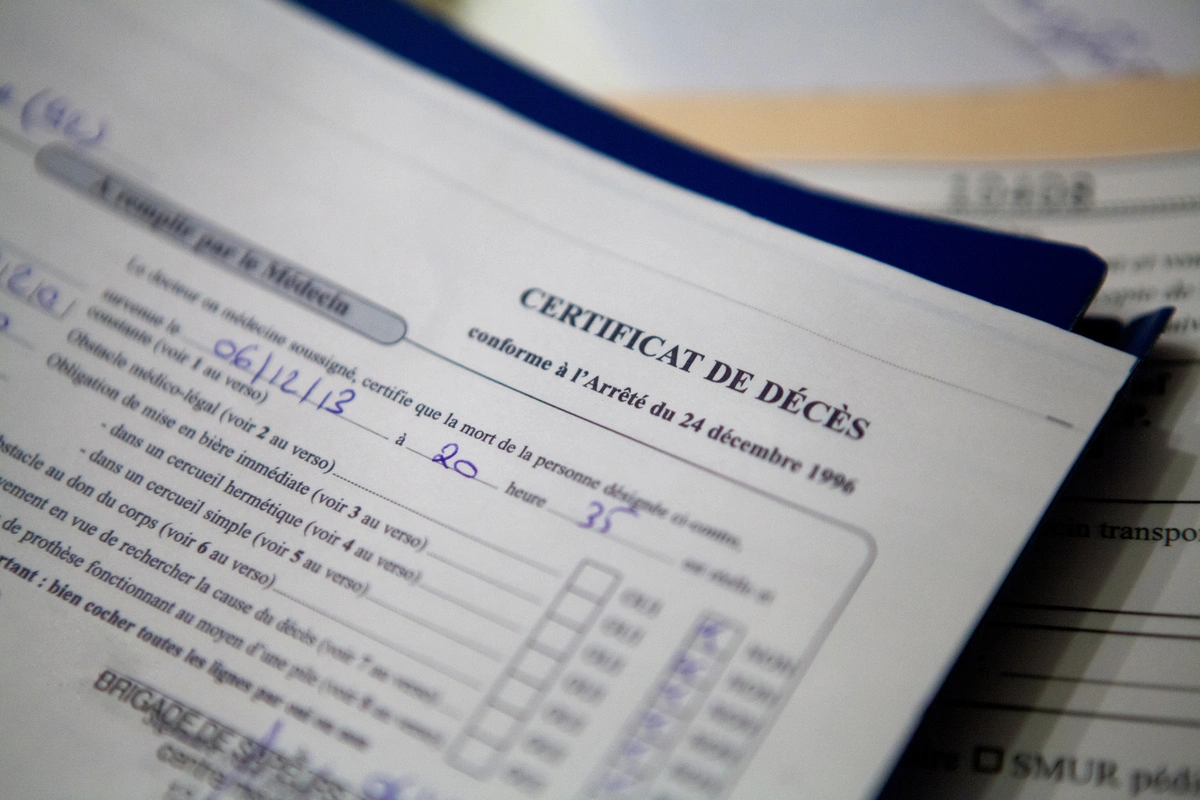 Le certificat de décès constitue la première étape dans l’organisation des obsèques.